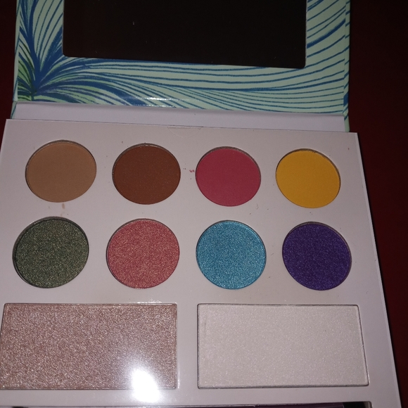 Laura Sanchez Palette - Picture 2 of 3